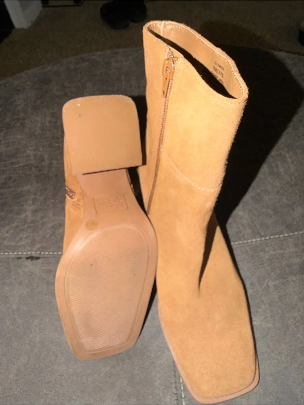 Crowne Vintage Suede Mid-Calf Block Heel Boots in Tan

New condition - Picture 2 of 4
